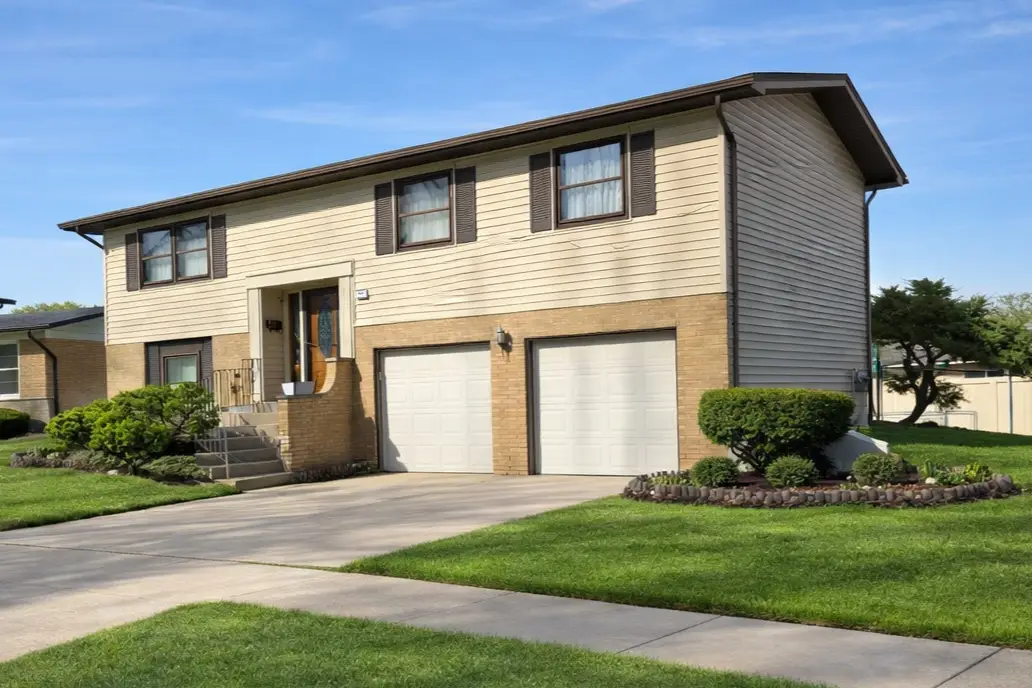 807 W Manor Court W, Glenwood, IL 60425 - #1