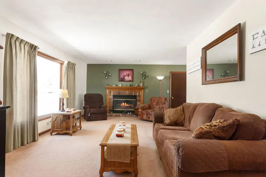 907 Obrien Street, Harvard, IL 60033 - #3