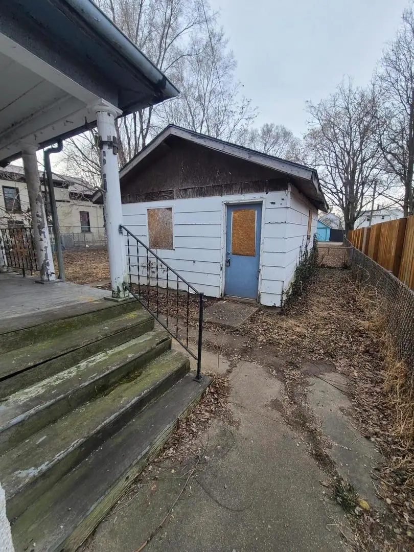 369 S 4th Avenue, Kankakee, IL 60901 - #2