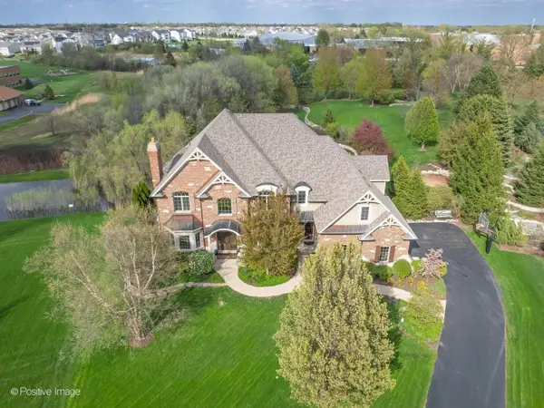 37W220 Mission Hills Drive, St. Charles, IL 60175