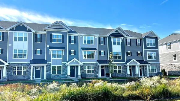 440 Lakeshore Court, St. Charles, IL 60174