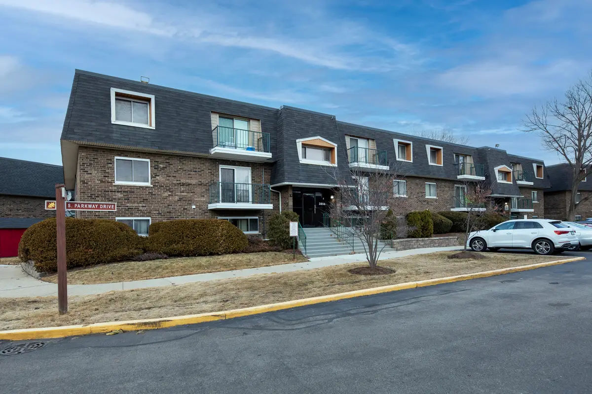 3856 S Parkway Drive #3B, Northbrook, IL 60062 - #1