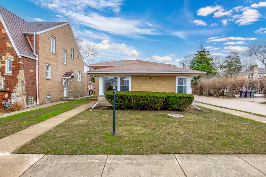 8231 Kilbourn Avenue, Skokie, IL 60076 - #2