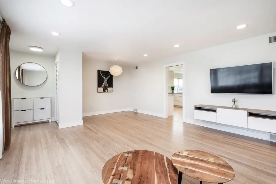 708 N Russel Street, Mount Prospect, IL 60056 - #3