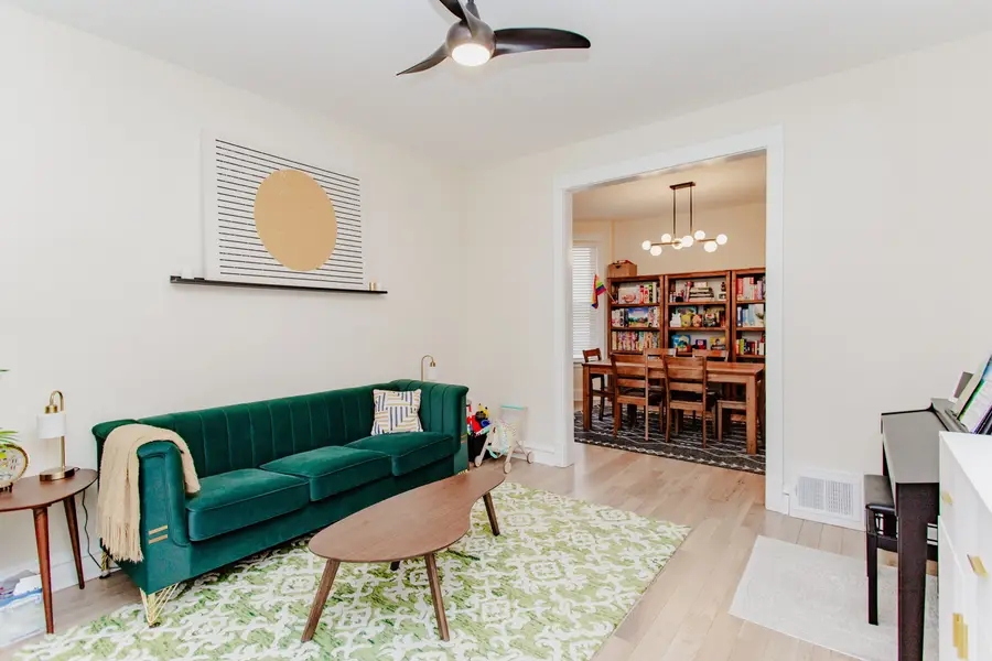 3902 N Saint Louis Avenue, Chicago, IL 60618 - #3