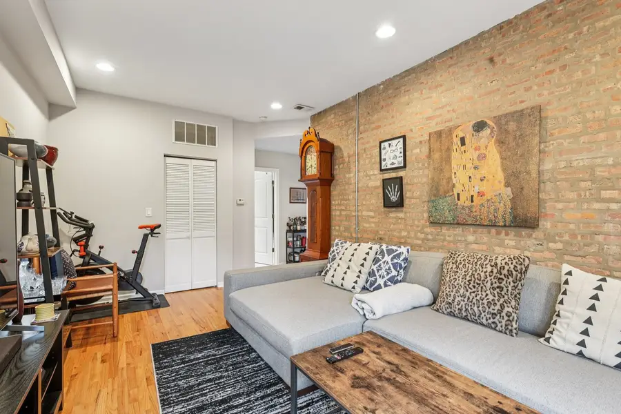 1639 W Farwell Avenue #1, Chicago, IL 60626 - #3