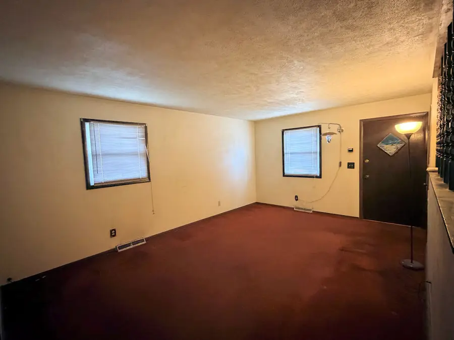 1020 Avenue E, Rochelle, IL 61068 - #2