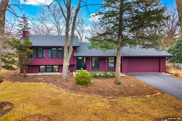 8S295 College Road, Naperville, IL 60540