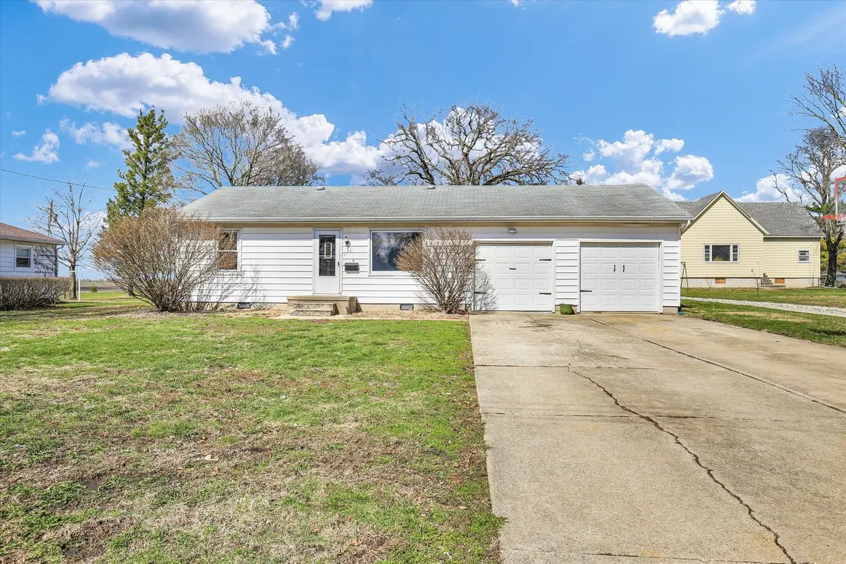 341 W Spruce Street, Paxton, IL 60957 - #1