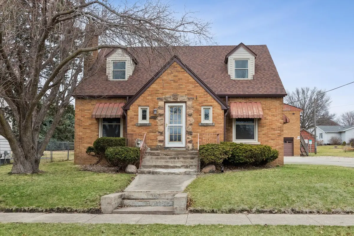 208 E Vine Street, Wheatland, IA 52777 - #1