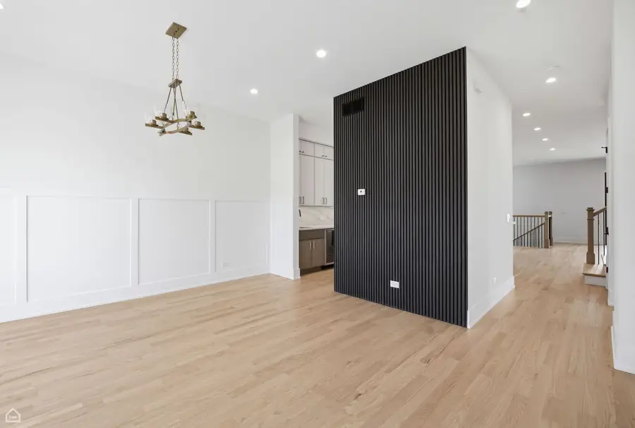 4242 N Sacramento Avenue, Chicago, IL 60618 - #3