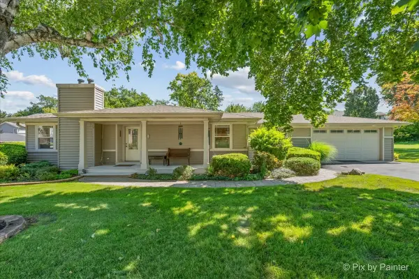 418 Lake Shore Boulevard, Wauconda, IL 60084