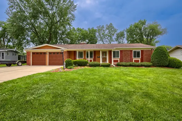 104 Sharon Lane, North Aurora, IL 60542