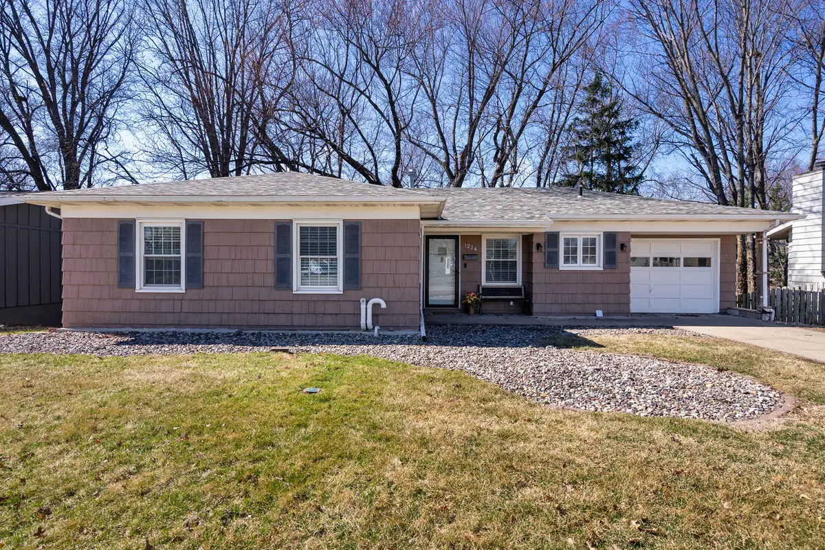1224 14th Street, Bettendorf, IA 52722 - #1