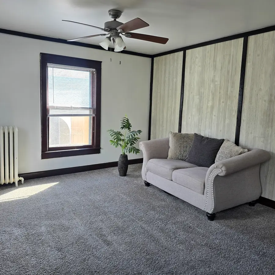 1173 W Pleasant Street, Freeport, IL 61032 - #2