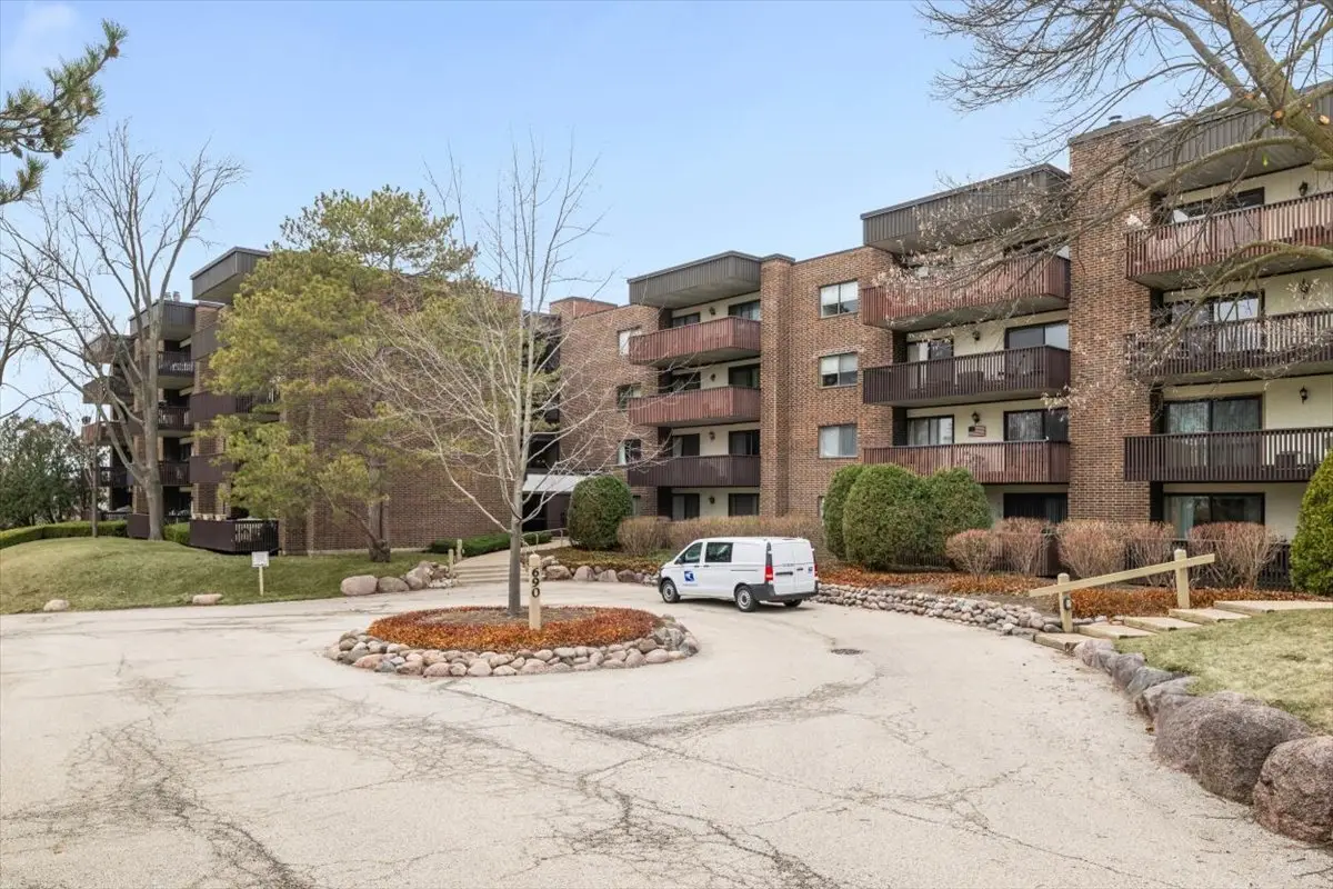 690 Chandler Road #211, Gurnee, IL 60031 - #1
