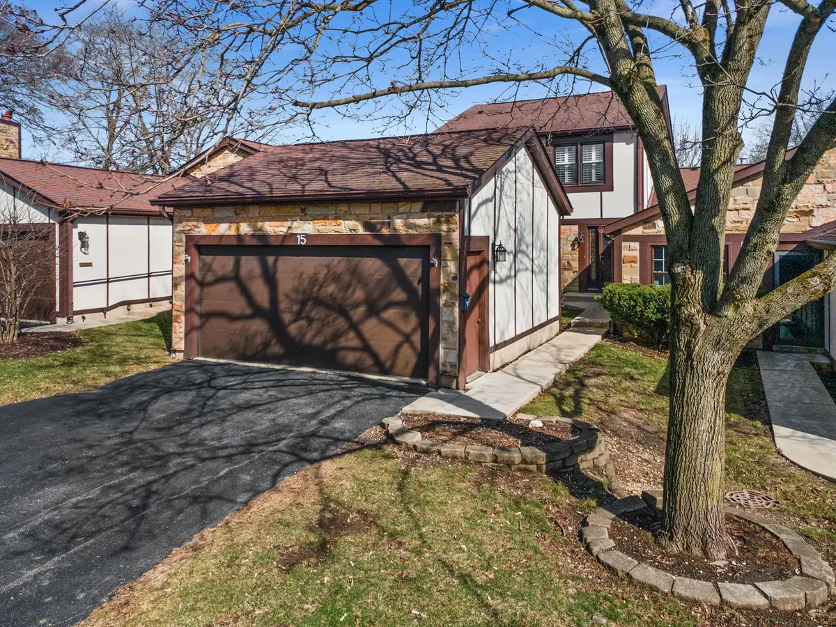 15 White Oak Circle, Saint Charles, IL 60174 - #1