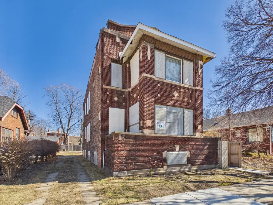 7339 S Bennett Avenue, Chicago, IL 60649 - #2