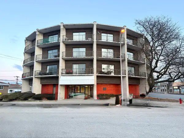 3900 W 95th Street #305, Evergreen Park, IL 60805