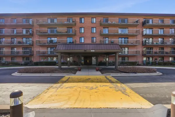 6443 Clarendon Hills Road #402, Willowbrook, IL 60527