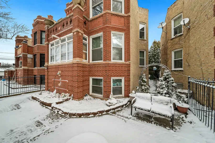 3936 W Cornelia Avenue, Chicago, IL 60618 - #3
