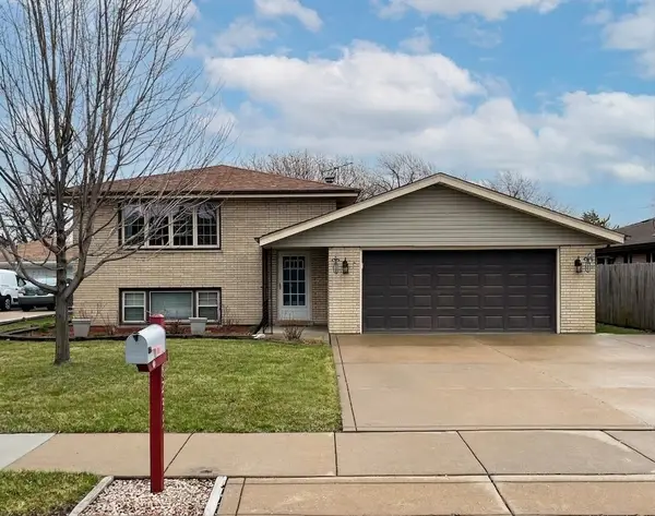 8233 S 76th Avenue, Bridgeview, IL 60455