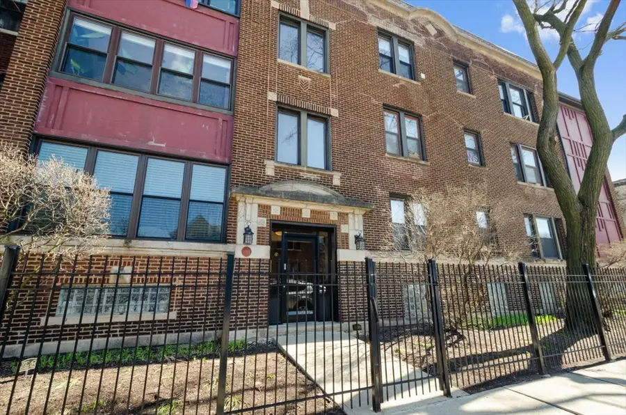3707 N Wilton Avenue #2, Chicago, IL 60613 - #2