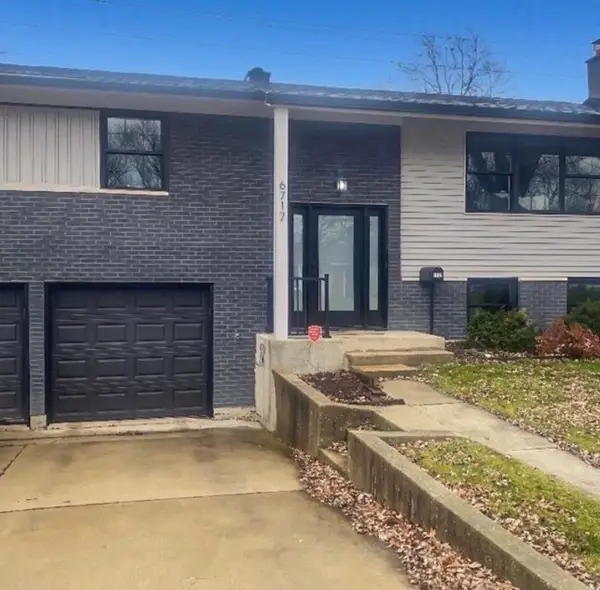 6717 Patton Drive, Woodridge, IL 60517