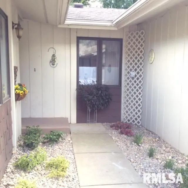 3001 31st Street #E, Rock Island, IL 61201 - #2