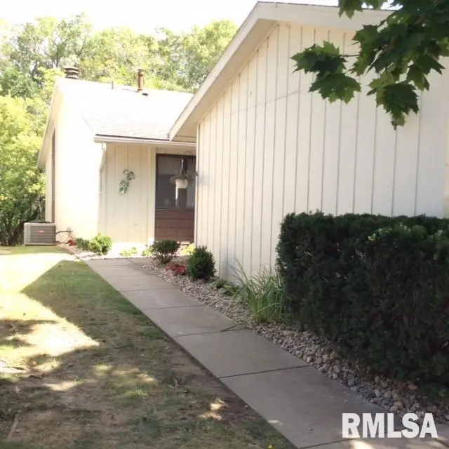 3001 31st Street #E, Rock Island, IL 61201 - #3