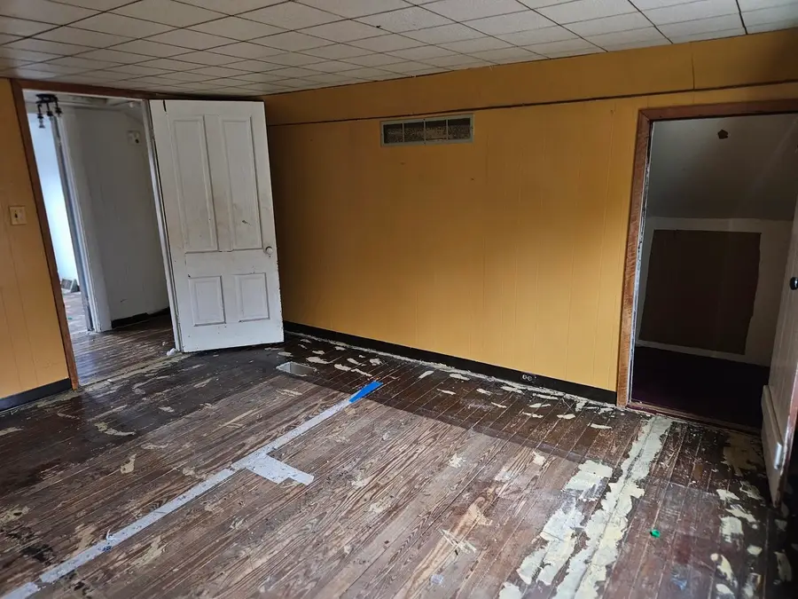 727 W 11th Street, Davenport, IA 52804 - #3