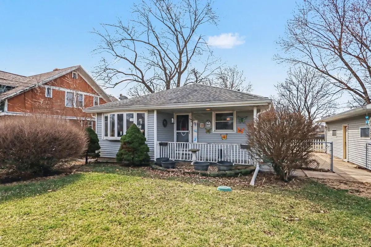 900 Old Indian Trail, Aurora, IL 60506 - #1