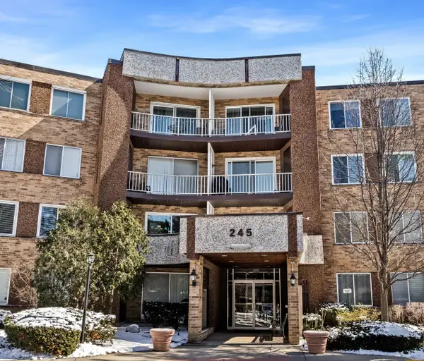 245 S Park Lane #424, Palatine, IL 60074