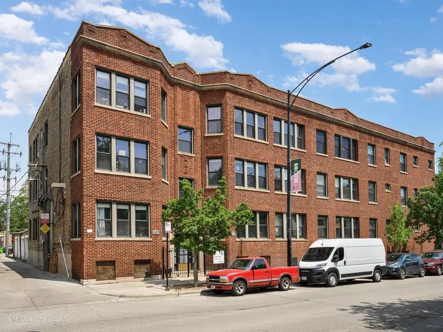 1310 W Montrose Avenue #3, Chicago, IL 60613 - #2