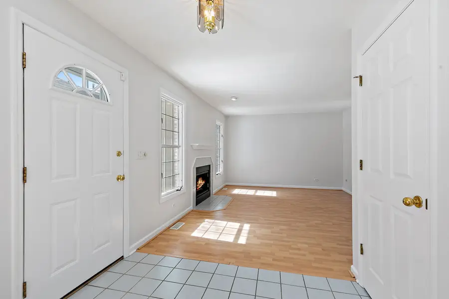 989 N Cove Drive #B, Palatine, IL 60067 - #2