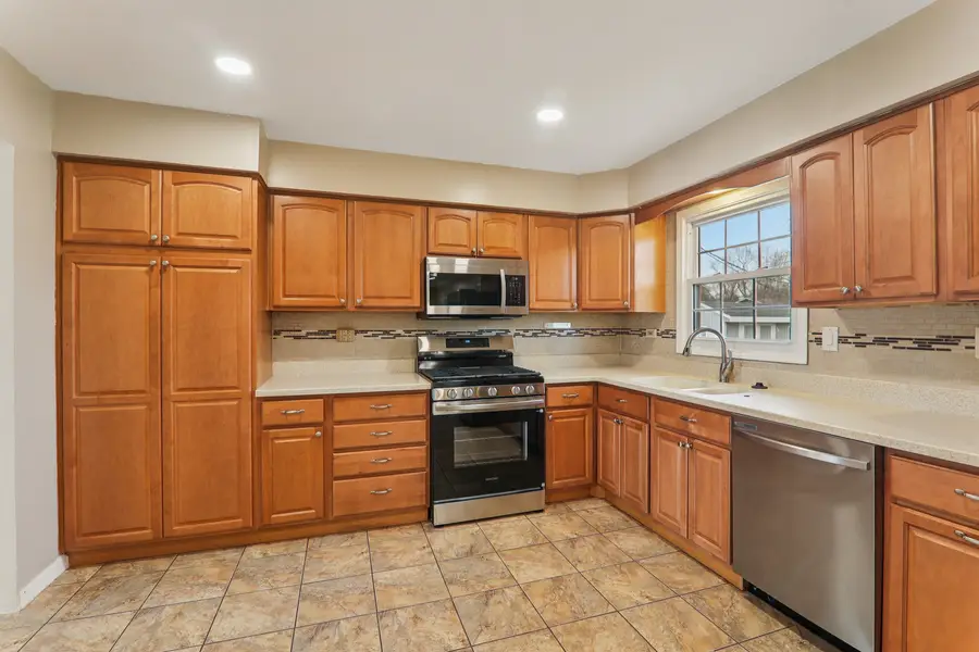 1903 Hazelwood Drive, Lindenhurst, IL 60046 - #2