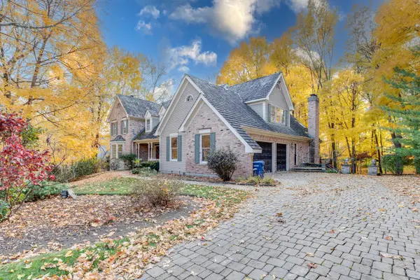 813 Fox Glen Drive, St. Charles, IL 60174