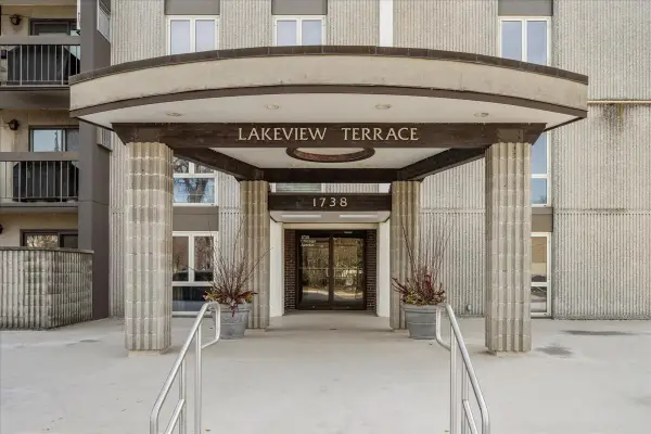 1738 Chicago Avenue #805, Evanston, IL 60201