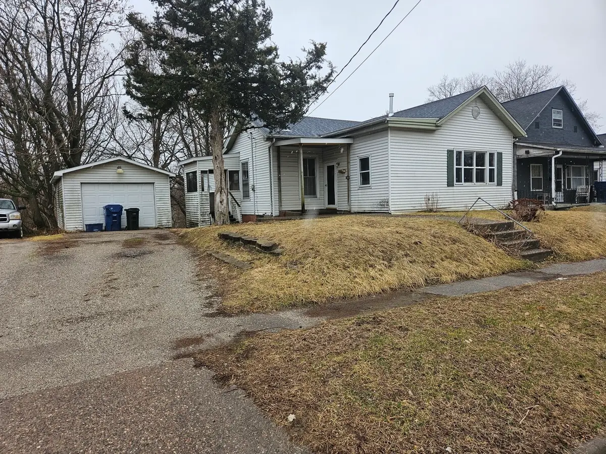 511 W 11th Street, Davenport, IA 52803 - #1