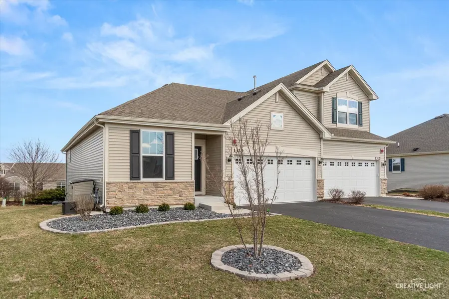 1320 Hawk Hollow Drive, Yorkville, IL 60560 - #2