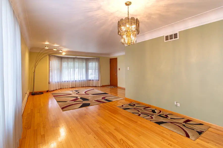 5428 W Sunnyside Avenue, Chicago, IL 60630 - #3