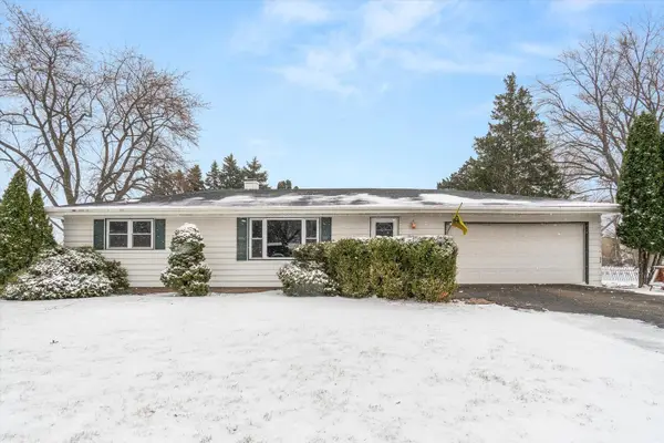 906 Lindenwood Drive, Aurora, IL 60506