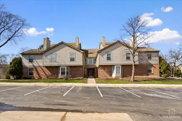 132 White Oak Court #5, Schaumburg, IL 60195