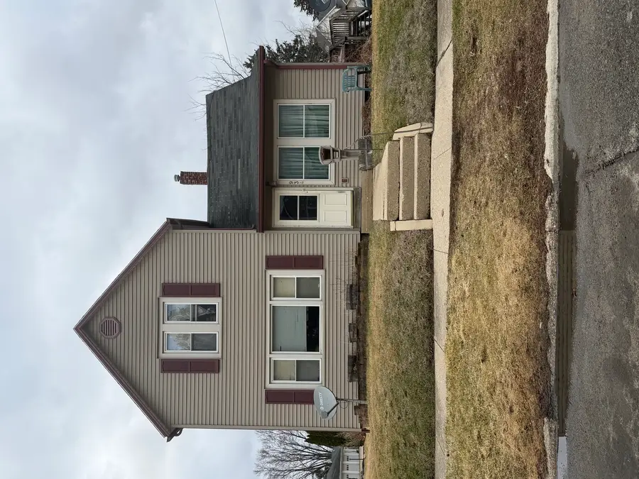 934 E Garden Street, Freeport, IL 61032 - #2