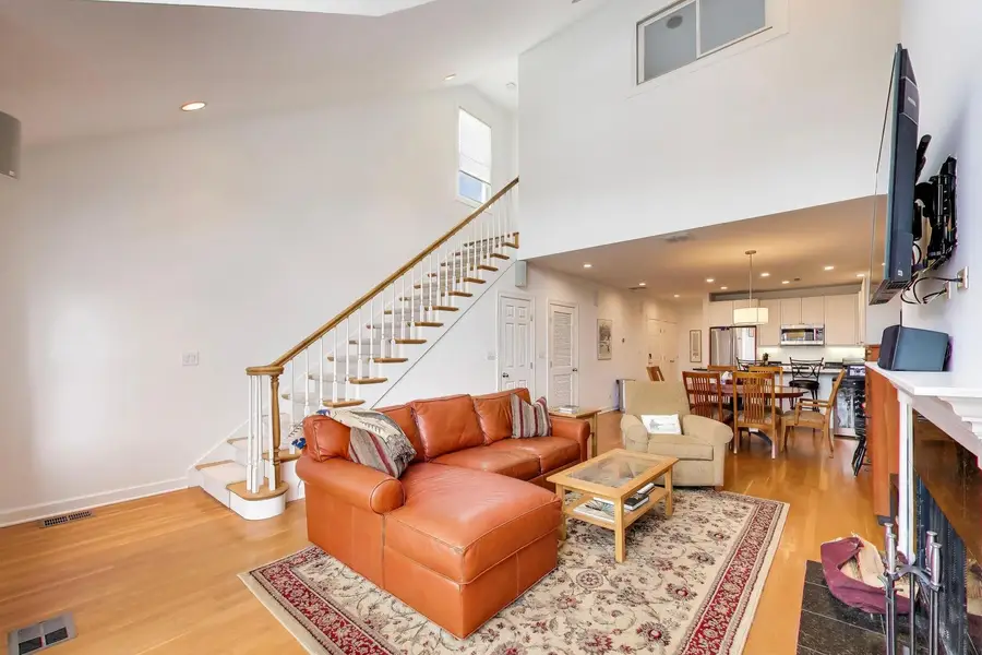 1161 W Eddy Street #3, Chicago, IL 60657 - #2