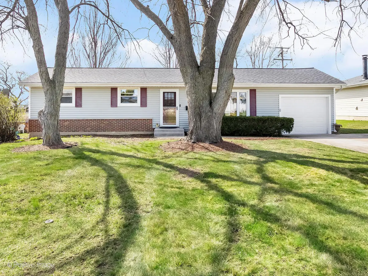390 Arrowhead Trail, Carol Stream, IL 60188 - #1