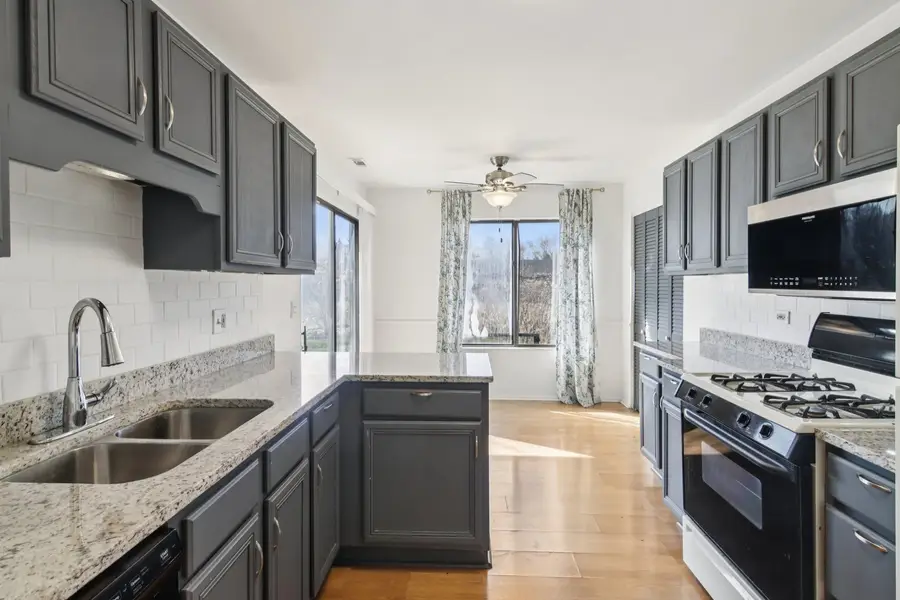 951 Yosemite Trail #A, Roselle, IL 60172 - #3