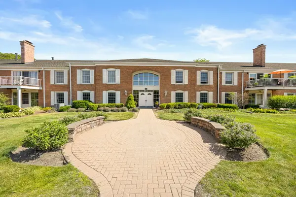 124 Carriage Way Drive #B109, Burr Ridge, IL 60527