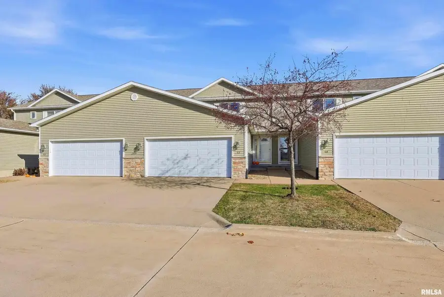 1570 Savannah Circle #C3, Davenport, IA 52807 - #2