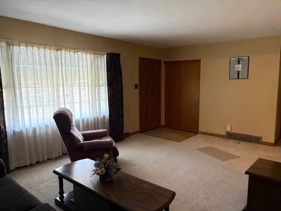 215 Phyllis Avenue, Rochelle, IL 61068 - #3